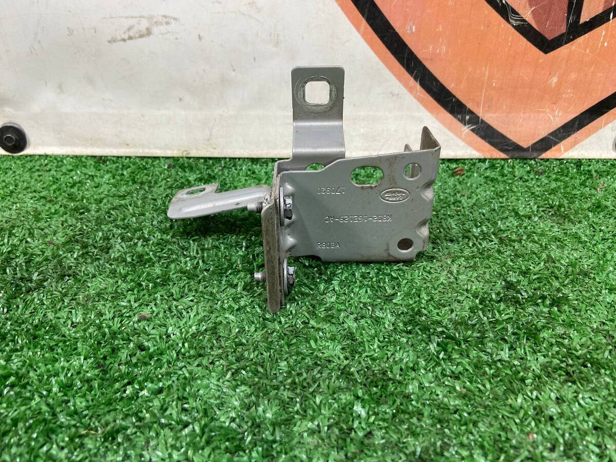 LR117318 Wing mounting bracket left upper Range Rover Evoque New L551 (2019-) used